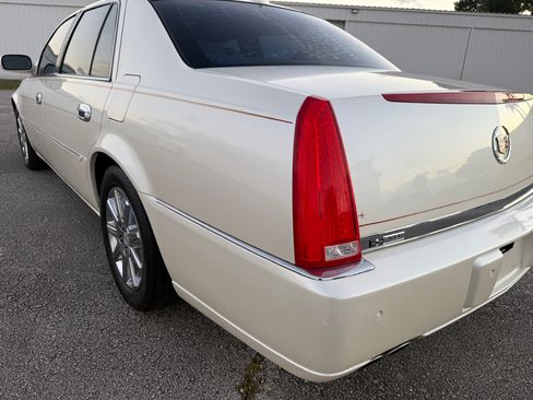 Used 2009 Cadillac DTS Luxury image 28