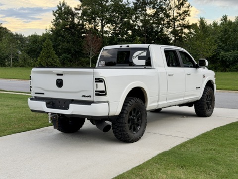 Used 2022 RAM 2500 4x4 Mega Cab Laramie image 8