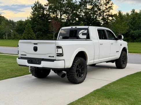 Used 2022 RAM 2500 4x4 Mega Cab Laramie image 8