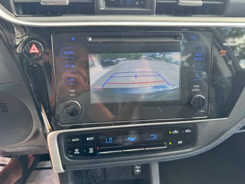 Used 2017 Toyota Corolla SE FWD image 17