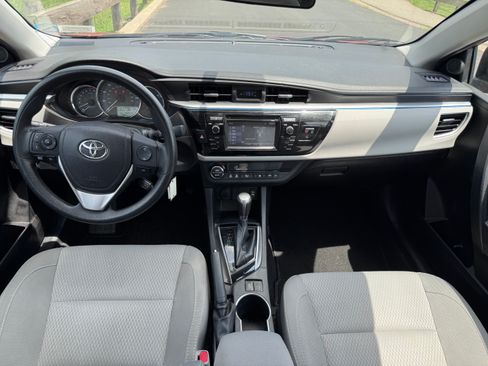 Used 2015 Toyota Corolla LE image 13