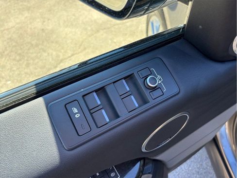 Used 2016 Land Rover Range Rover Sport HSE image 24