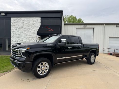 Used 2024 Chevrolet Silverado 3500 High Country AWD/4WD image 1