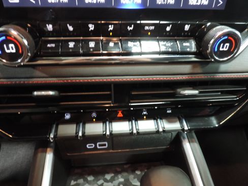 Used 2023 Chevrolet Colorado Z71 image 34