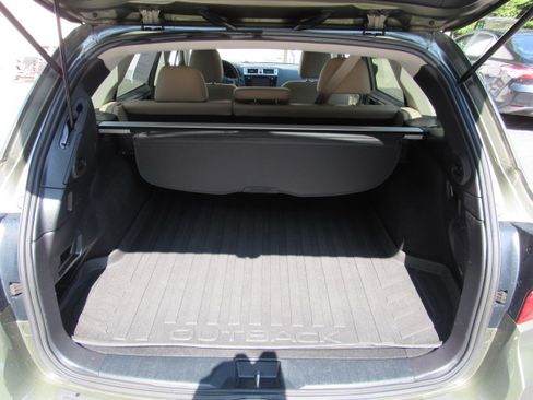 Used 2017 Subaru Outback 3.6R Limited AWD/4WD image 18