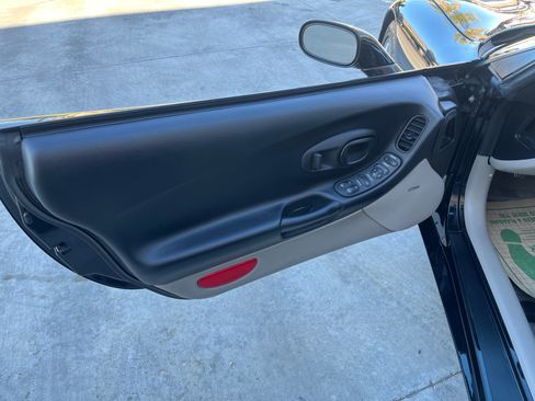 Used 2003 Chevrolet Corvette image 23