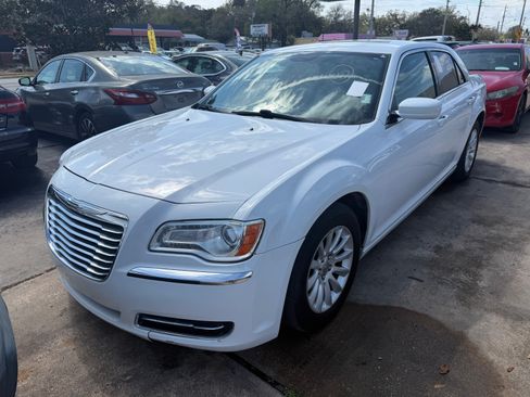 Used 2014 Chrysler 300 image 1