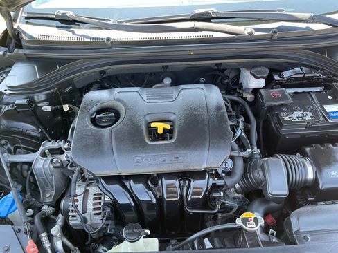 Used 2019 Hyundai Elantra Limited image 14