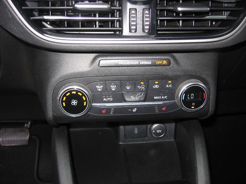 Used 2020 Ford Escape FWD SEL image 9