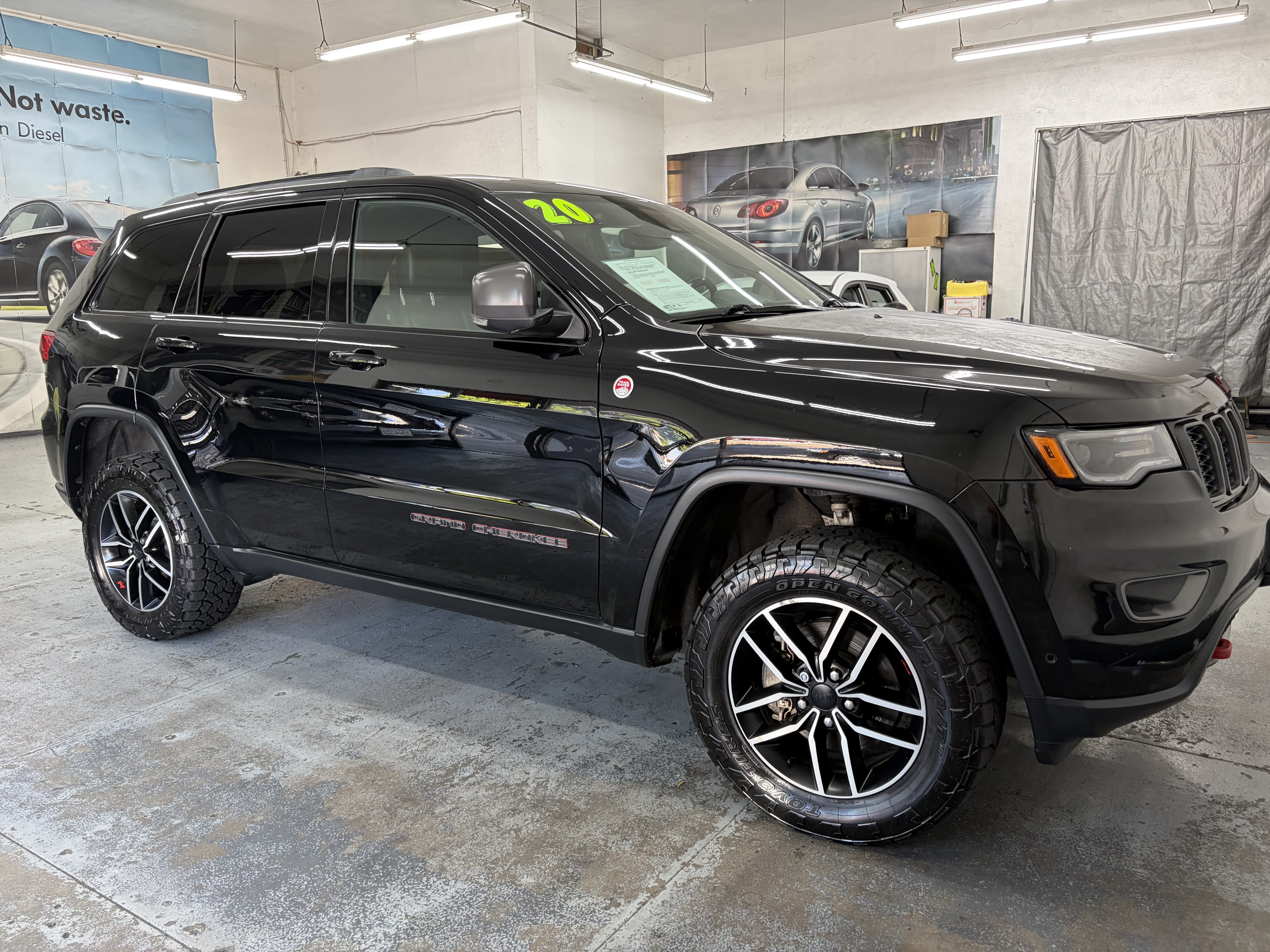Used 2020 Jeep Grand Cherokee 4WD Trailhawk image 2