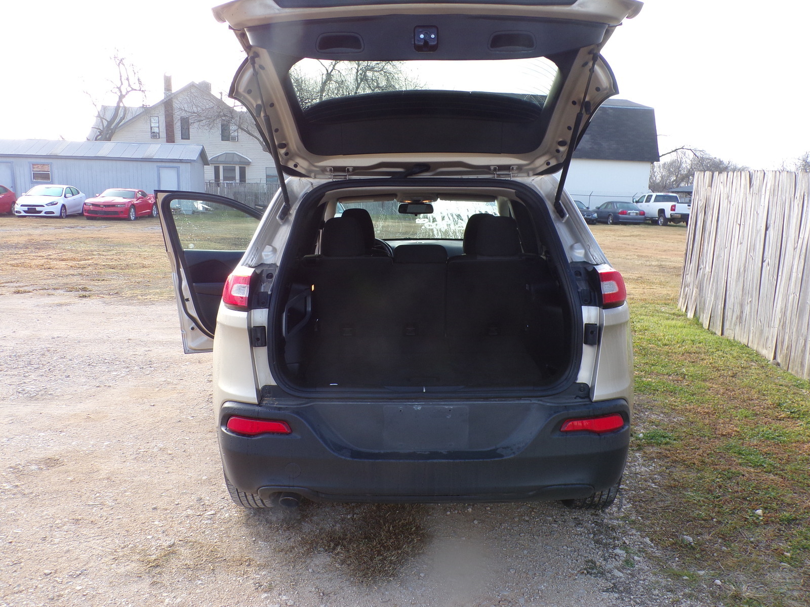 Used 2014 Jeep Cherokee Latitude AWD/4WD image 14