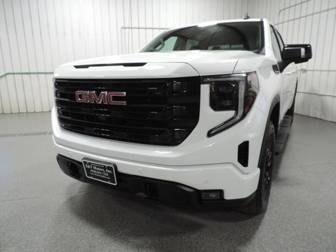 Used 2025 GMC Sierra 1500 Elevation image 4