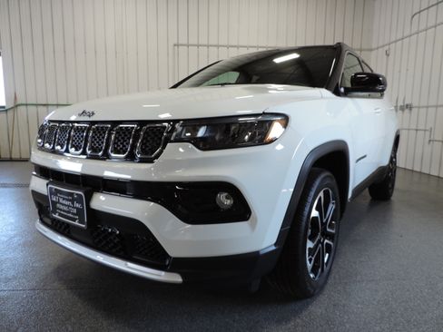 Used 2023 Jeep Compass 4WD Limited image 10