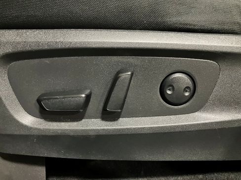 Used 2022 Nissan Pathfinder SV image 11