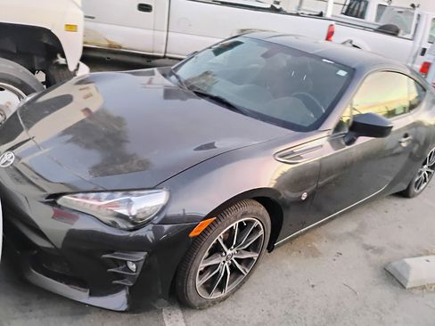 Used 2019 Toyota 86 image 3