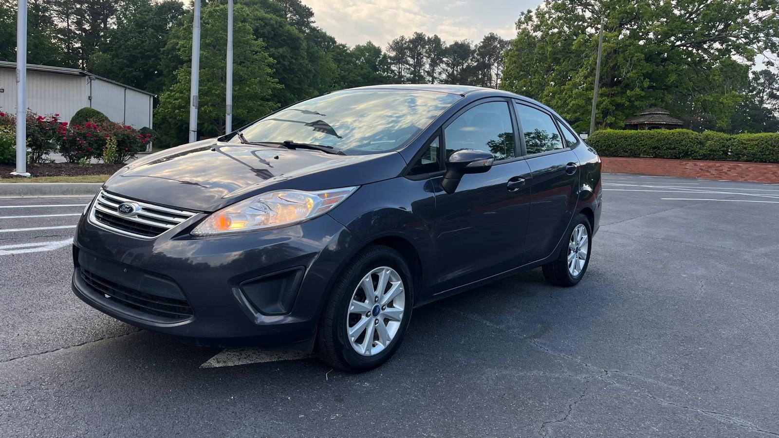 Used 2013 Ford Fiesta SE Sedan FWD image 1