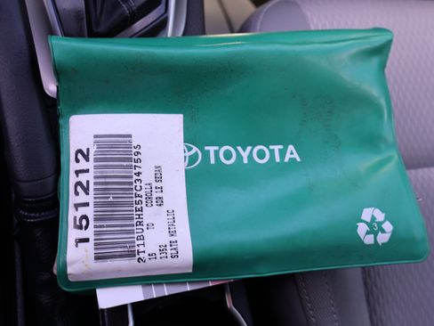 Used 2015 Toyota Corolla LE image 28