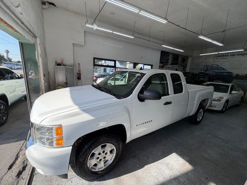 Used 2011 Chevrolet Silverado 1500 2WD Extended Cab LT image 2