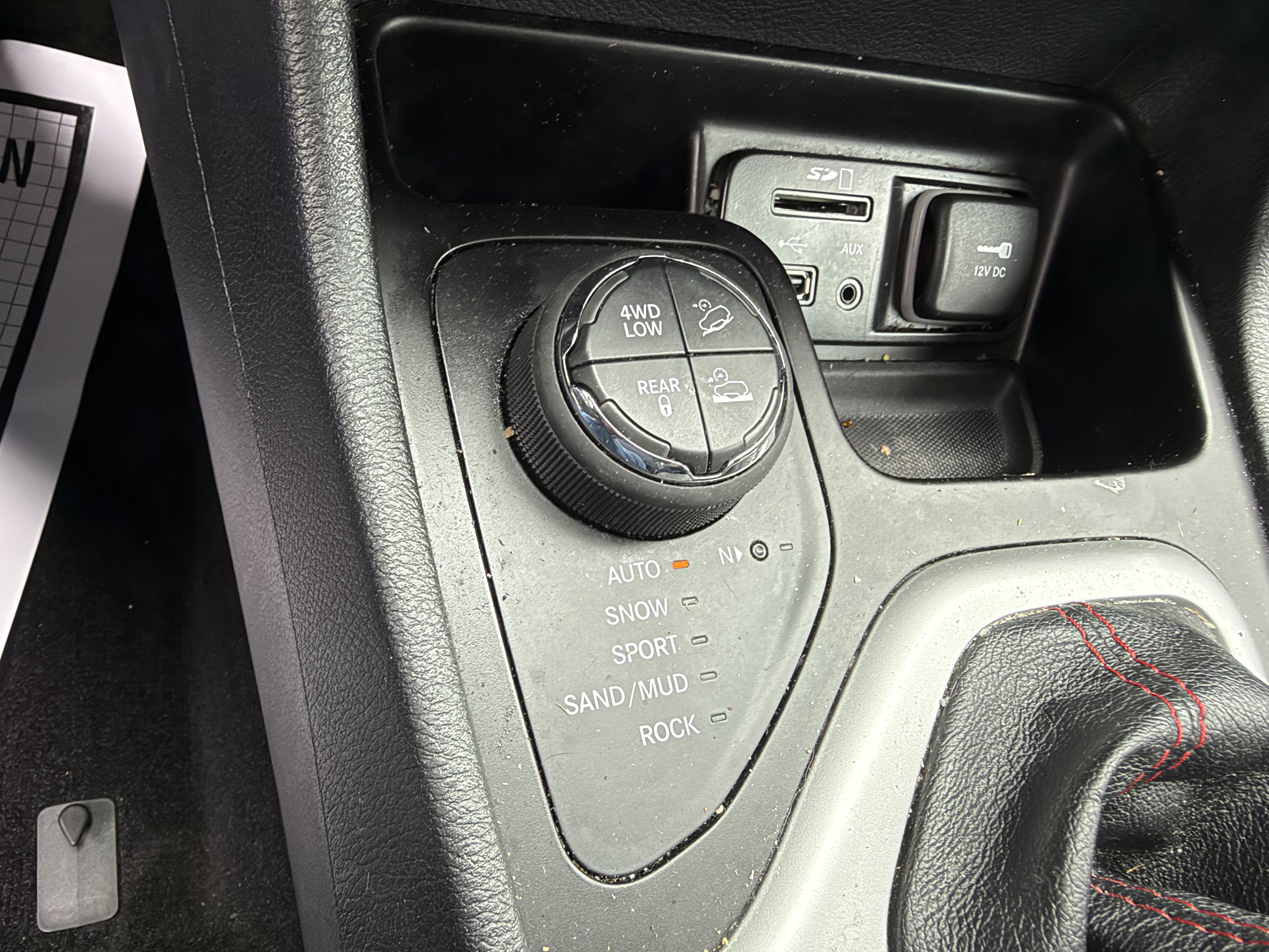Used 2015 Jeep Cherokee 4WD Trailhawk image 16