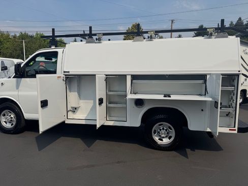 Used 2020 Chevrolet Express 3500 image 3