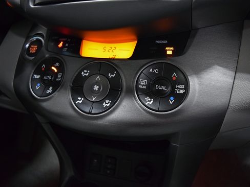 Used 2012 Toyota RAV4 Limited image 28