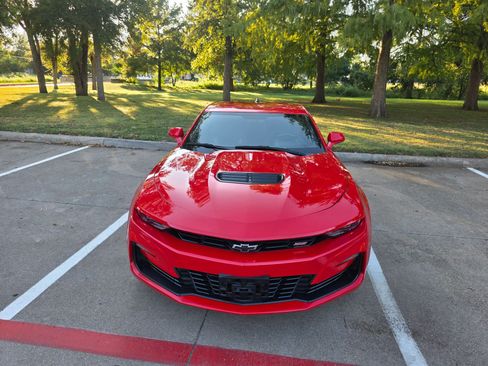 Used 2020 Chevrolet Camaro LT image 2