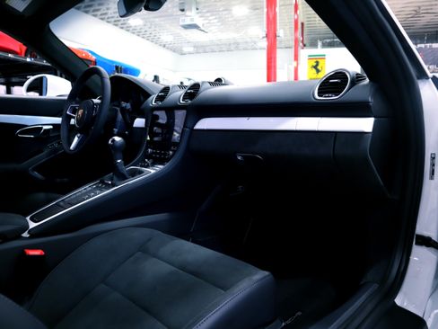 Used 2024 Porsche 718 Cayman GTS image 28