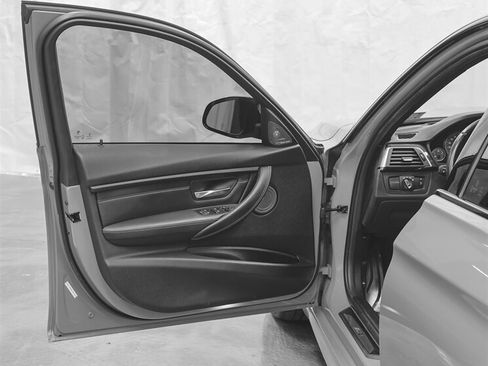 Used 2016 BMW M3 RWD image 44