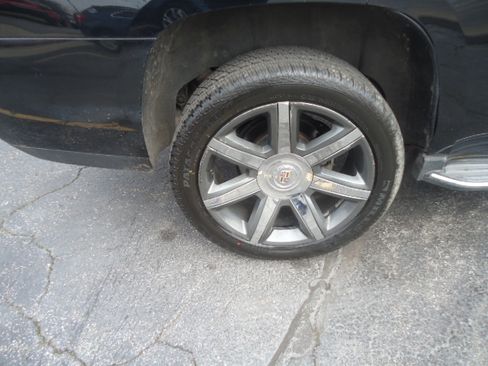 Used 2015 Cadillac Escalade Luxury image 5