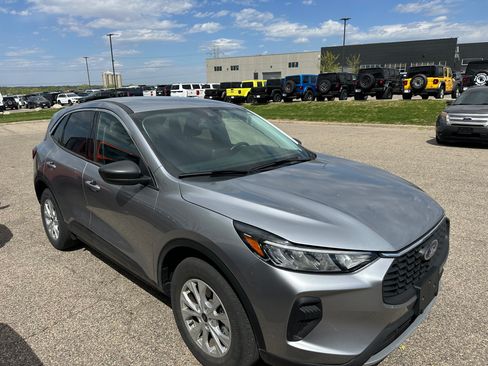 Used 2024 Ford Escape Active AWD/4WD image 2