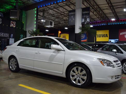 Used 2006 Toyota Avalon XLS image 13