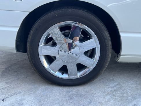 Used 2002 Ford Thunderbird image 32