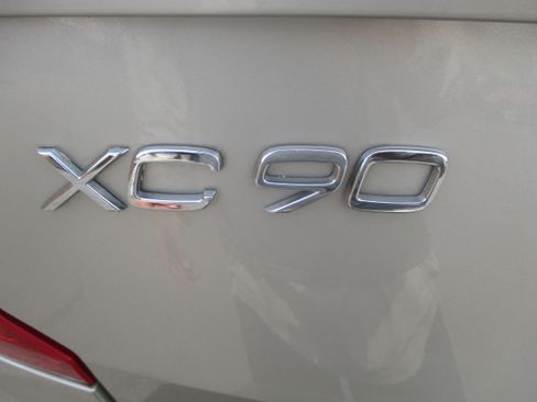 Used 2016 Volvo XC90 T6 Momentum image 13