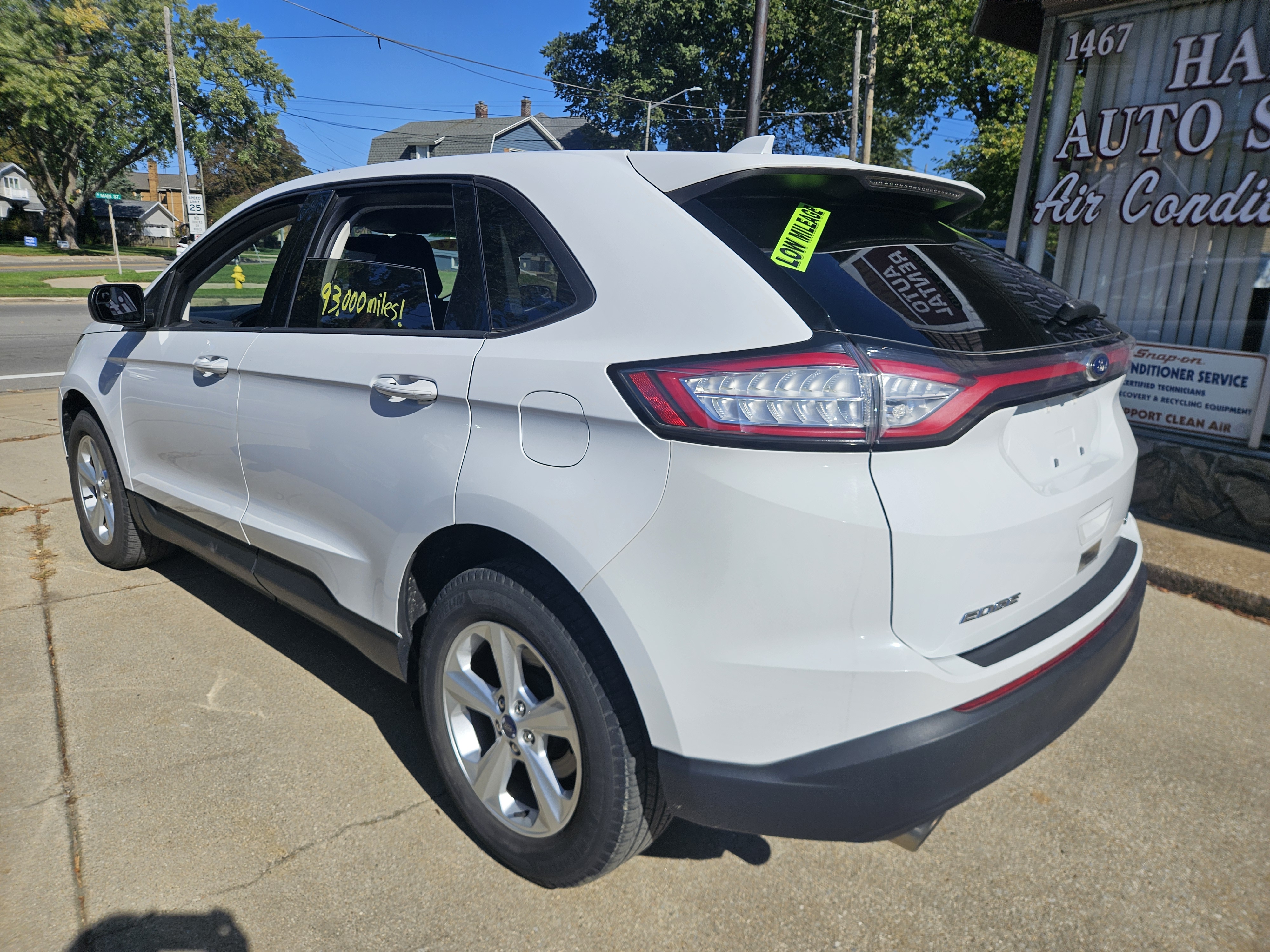 Used 2017 Ford Edge AWD SE image 4
