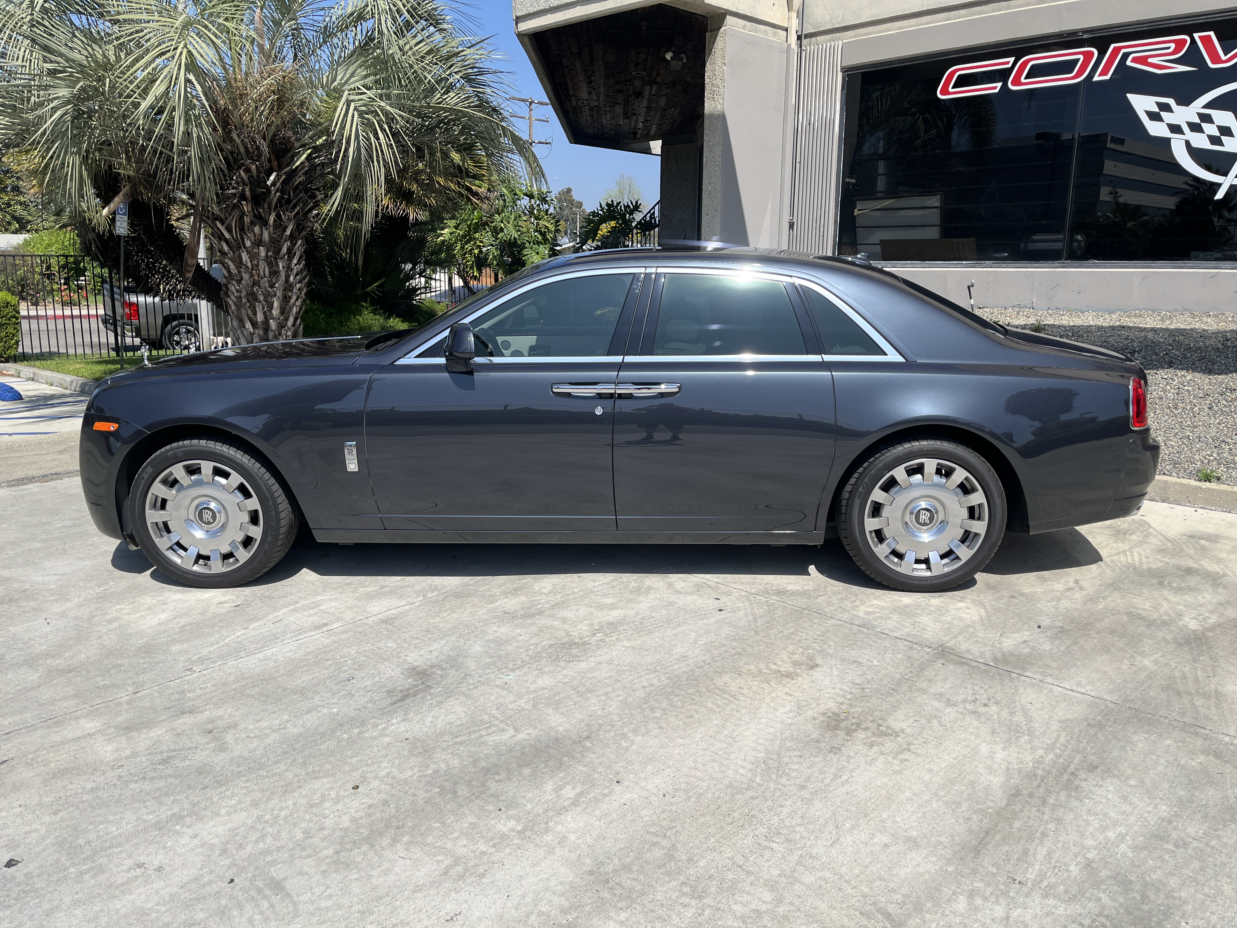 Used 2014 Rolls-Royce Ghost RWD image 5