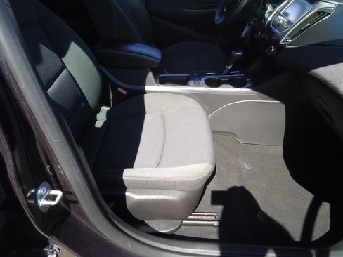 Used 2016 Chevrolet Cruze LT Sedan FWD image 9