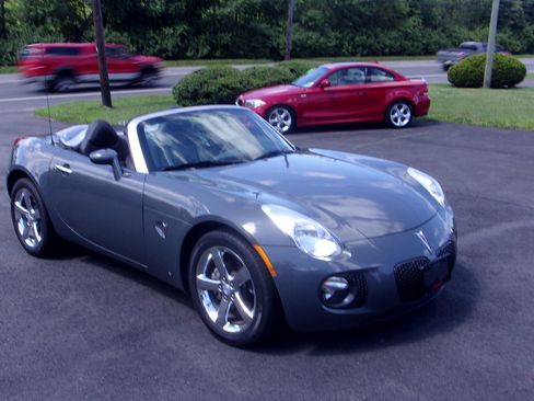 Used 2008 Pontiac Solstice GXP Convertible RWD image 1