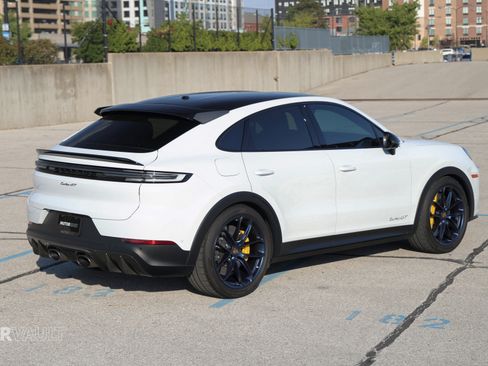 Used 2024 Porsche Cayenne Turbo GT image 21