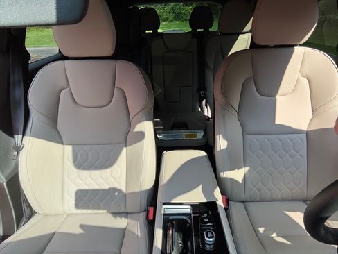 Used 2025 Volvo XC90 AWD B6 Plus image 8