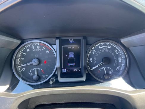 Used 2022 Toyota Tacoma TRD Off-Road image 21