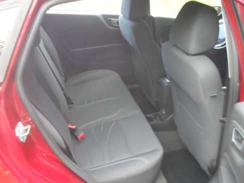 Used 2014 Ford Fiesta SE image 8