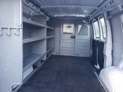 Used 2020 GMC Savana 2500 image 16