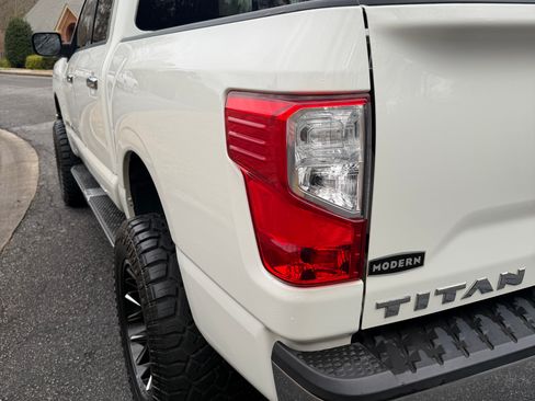 Used 2018 Nissan Titan SV image 70