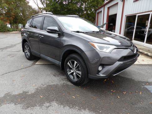 Used 2017 Toyota RAV4 XLE image 4
