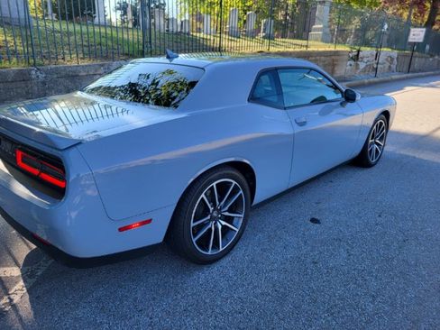 Used 2022 Dodge Challenger R/T RWD image 5