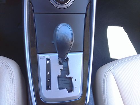 Used 2013 Hyundai Elantra GLS FWD image 18