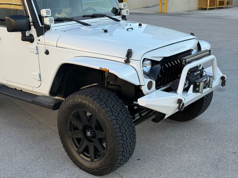 Used 2015 Jeep Wrangler 4WD Unlimited Sahara image 57