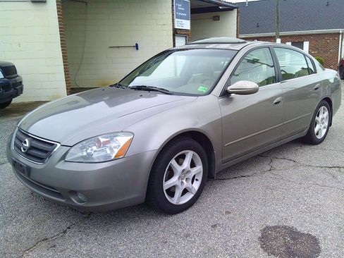 Used 2003 Nissan Altima 3.5 SE image 1