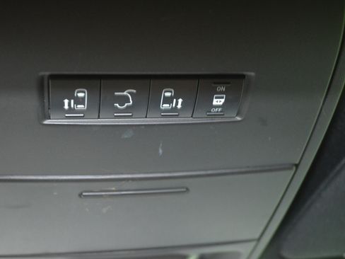 Used 2019 Dodge Grand Caravan SXT FWD image 20