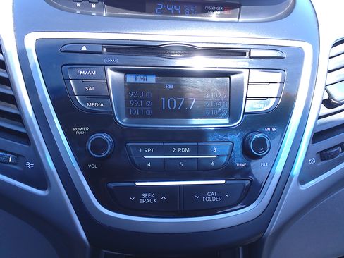 Used 2016 Hyundai Elantra SE FWD image 16